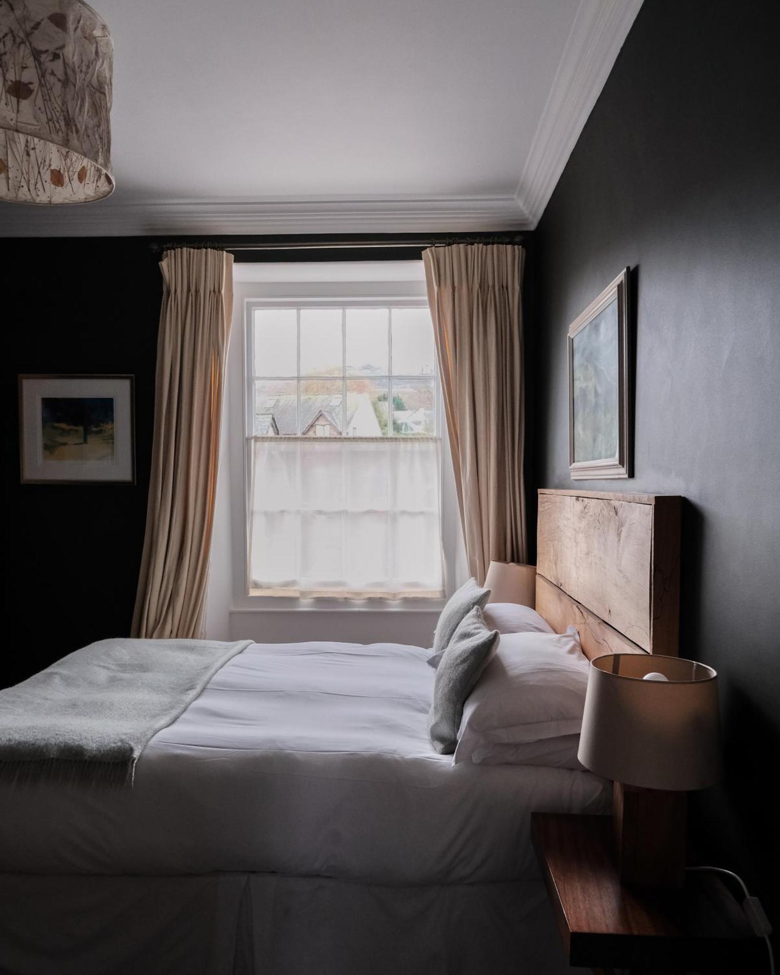 Llys Meddyg Hotel Newport  Ngoại thất bức ảnh