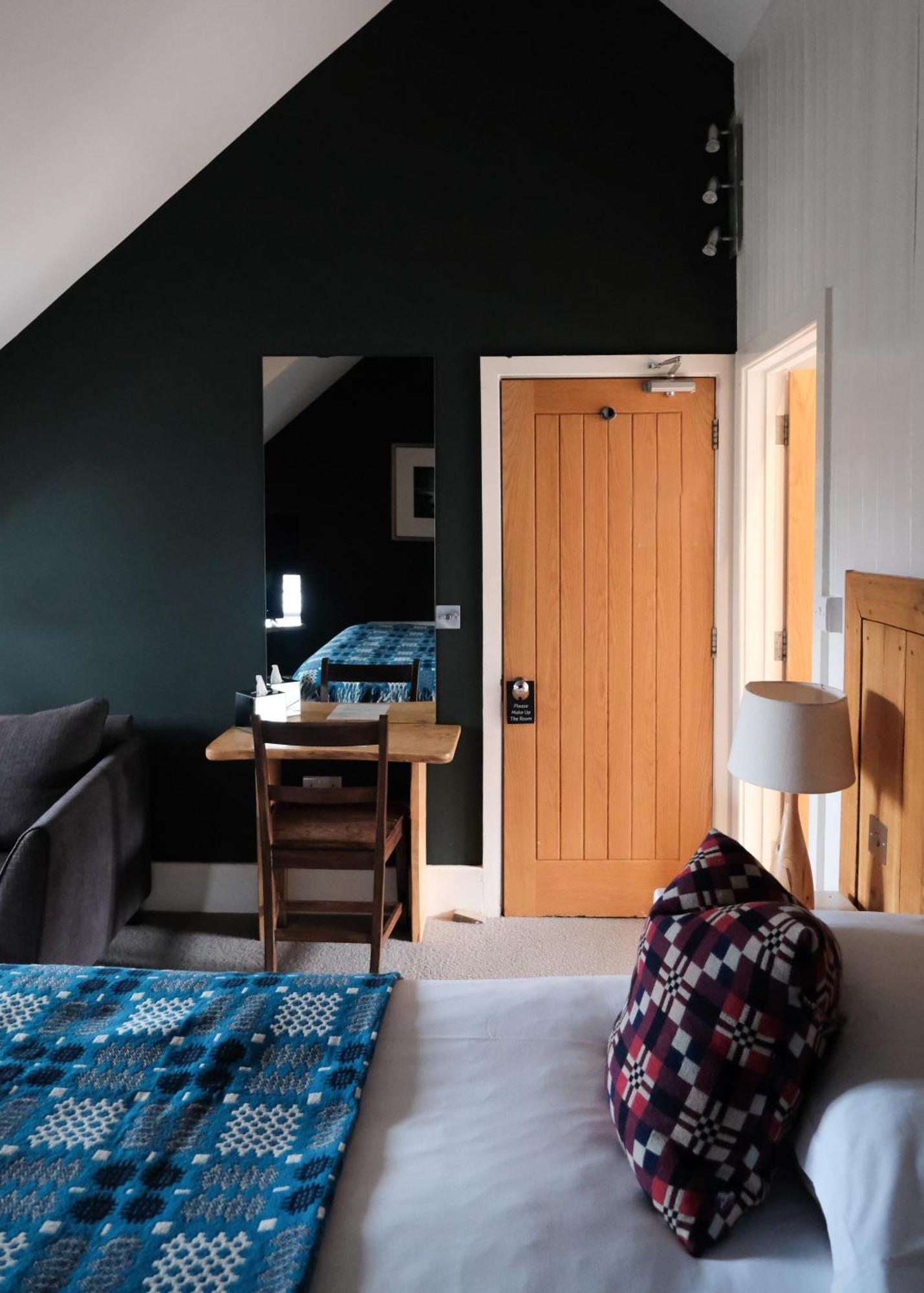 Llys Meddyg Hotel Newport  Ngoại thất bức ảnh